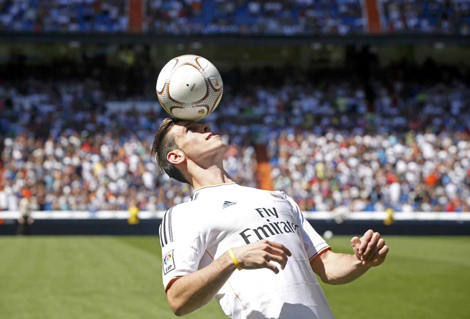 FOTO: Bale se představil fanouškům v Madridu. Do Realu bych šel i za jediný cent, řekl - Hospodářské noviny (HN.cz)