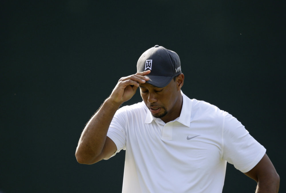 Tiger Wood při prvním návratu na golfové hřiště po operaci zad
