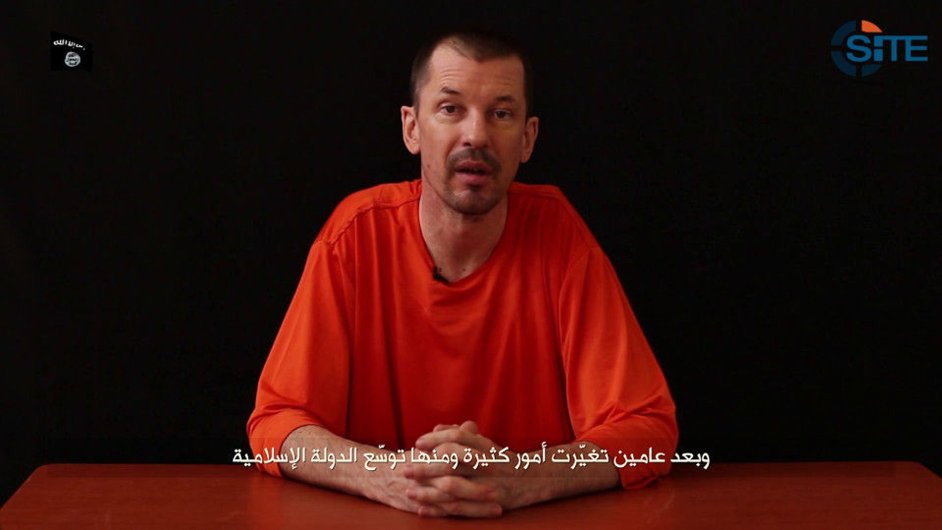 Objevilo se dal video s fotoreportrem Johnem Cantliem.