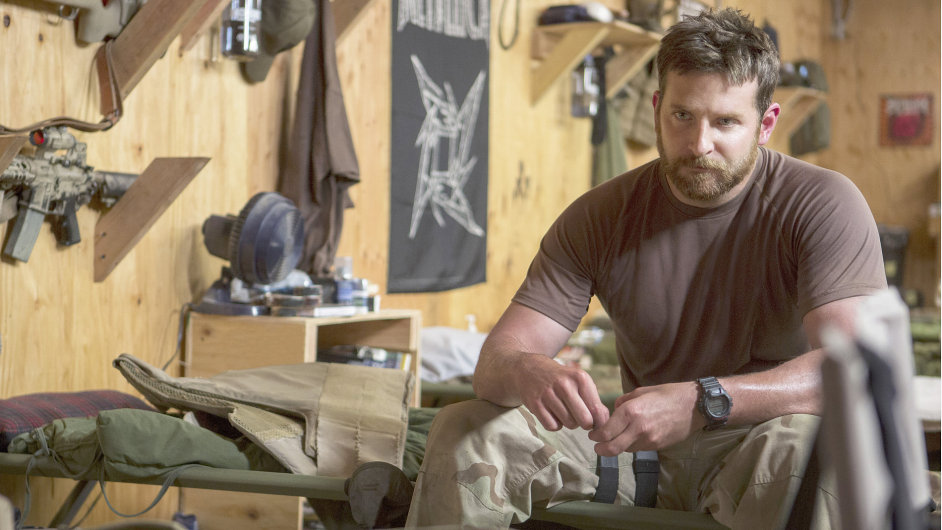 Hlavn roli ve filmu Americk sniper ztvrnil Bradley Cooper.