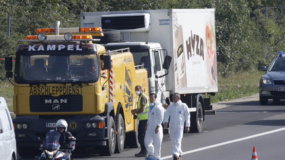 Rakousk policie nala vodstavenm chladrenskm voze mon a padest mrtvch benc.