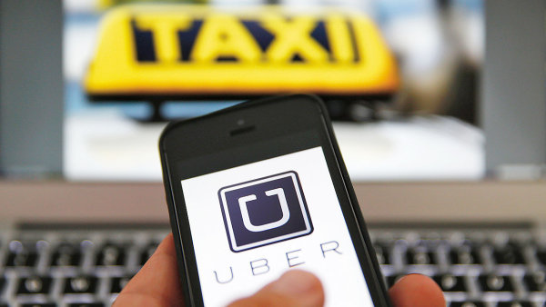 Podle Uberu jeho služby nejsou taxi, ale spolujízda.