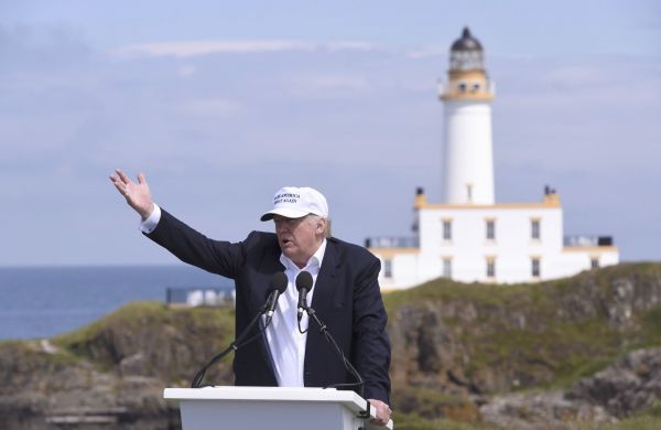 Trump komentuje v&yacute;sledek referenda ze sv&eacute;ho golfov&eacute;ho h�i&scaron;t� ve Skotsku