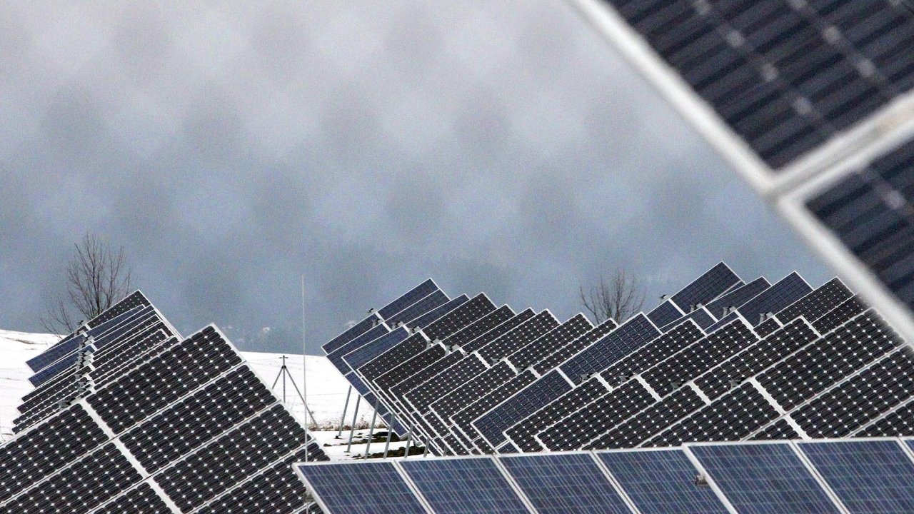 Česko vede s provozovateli solárních elektráren spory za miliardy korun (ilustrační snímek).