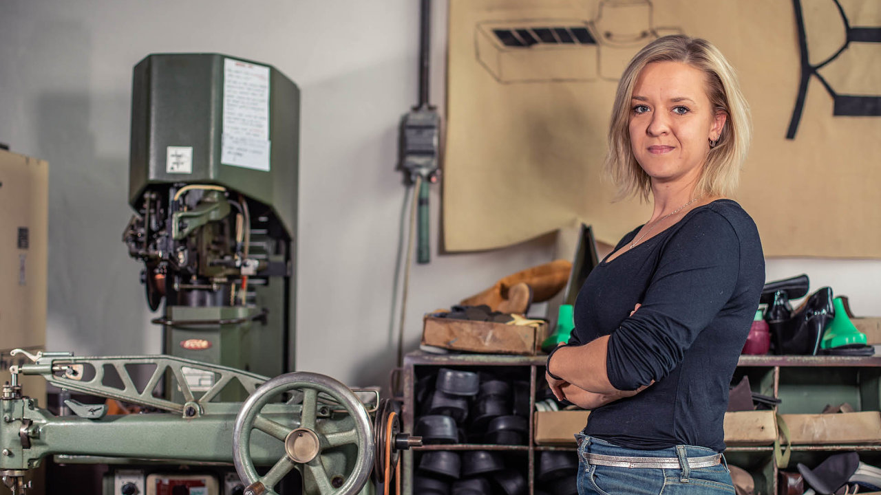 Eva Klabalová, zakladatelka firmy Kave footwear vyrábějící obuv z odpadových materiálů bez jejich transportu na velkou dálku.