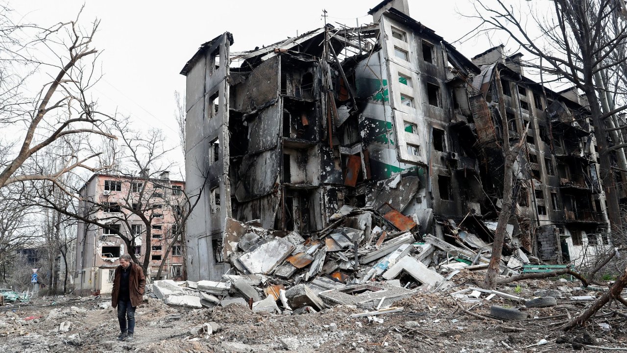 Pstavn msto Mariupol na jihovchod Ukrajiny je jednm z mst, kter jsou kvli ruskm tokm odznuta od humanitrn pomoci.