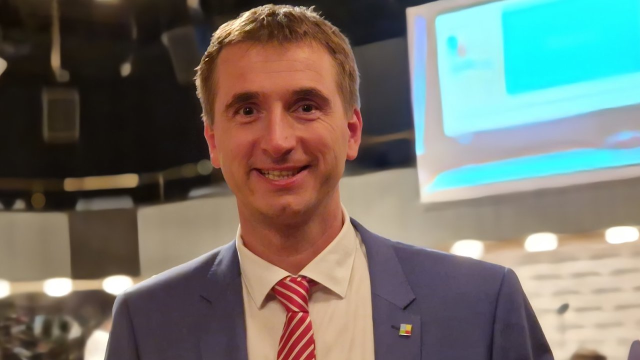 Poslanec Lukáš Vlèek byl v sobotu 23. èervence 2022 na mimoøádném snìmu STAN zvolen prvním místopøedsedou hnutí.