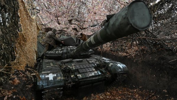 Ukrajinská obrněná technika je poprvé na levém břehu Dněpru. Vojákům se daří držet pozice