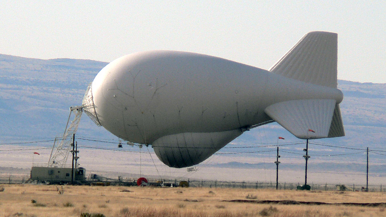 Americký výzvìdný balón zvaný aerostat
