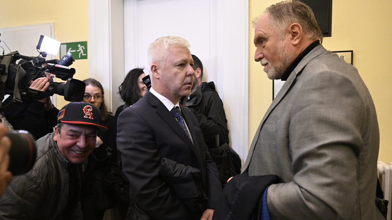Moravskoslezsk hejtman Jan Krkoka (ANO) u soudu s prvnm zstupcem Tomem Sokolem.