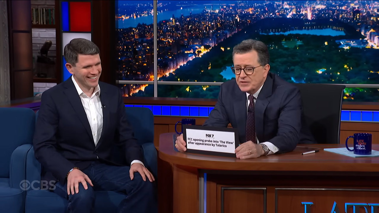 Streisand efekt v nejlep��m: CBS zak�zala vys�lat rozhovor s mladou nad�j� demokrat�, m�sto toho jej na YouTube vid�l n�kolikan�sobn� v�t�� po�et lid�. A z Talarica je nov� hv�zda liber�l�.