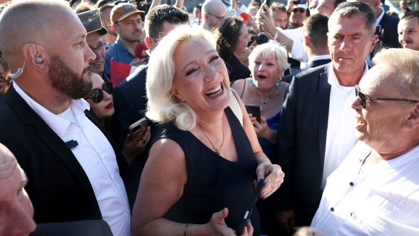 Vinna, ale... Soud Marine Le Penovou odsoudil, vynesl ale takov� trest, kter�...