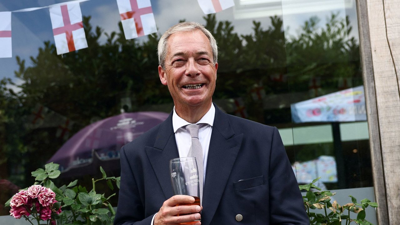 Volby Farage vyvolal kv�li kontroverz�m ohledn� p�ijat�ho daru p�t milion�...