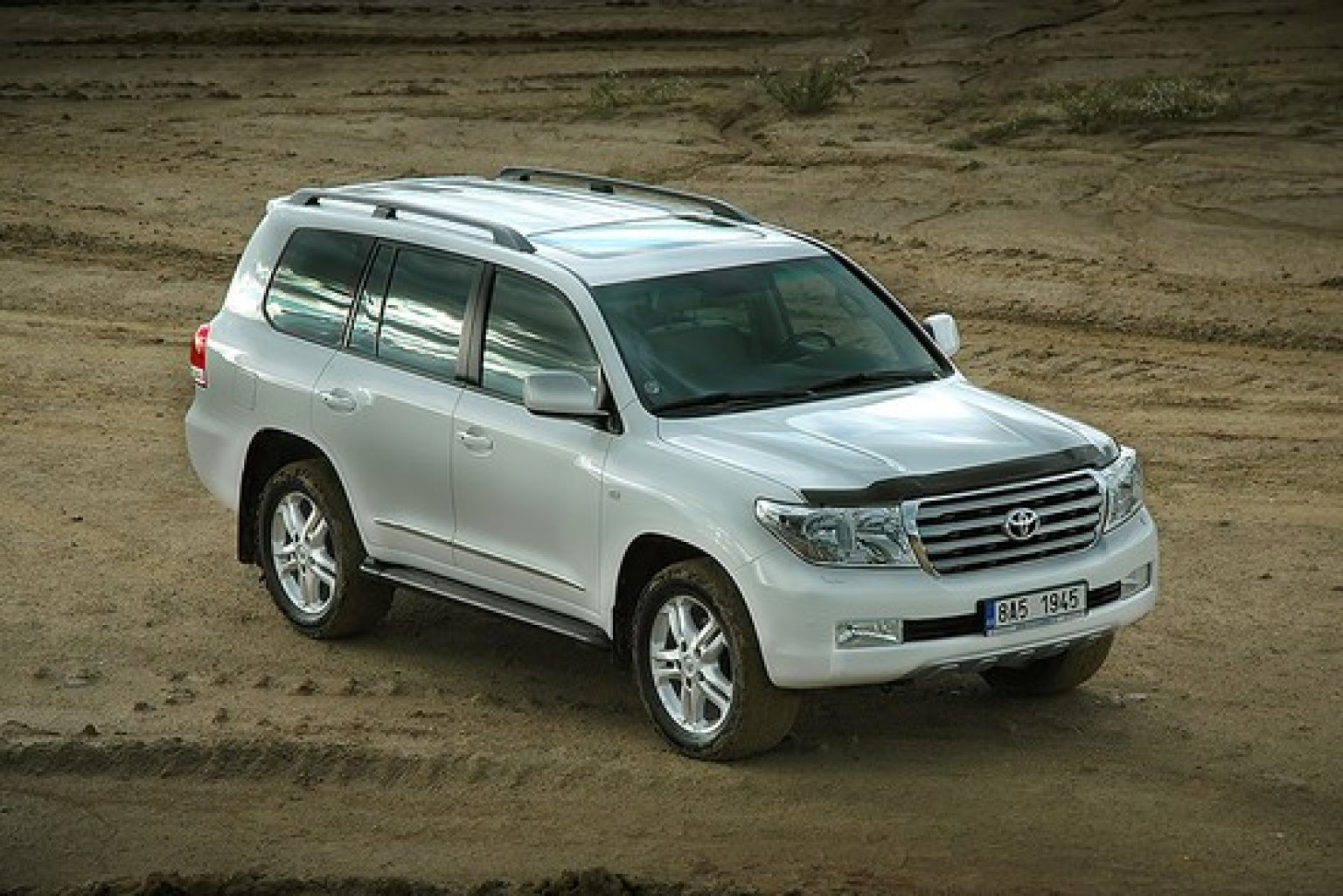 957449828_toyota_land_cruiser_06_550x367_.jpg