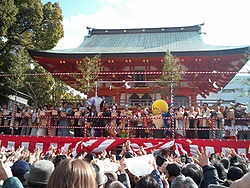 Hzen praench sojovch bob v chrmu Ikuta, Kobe. Zdroj: Wikipedia