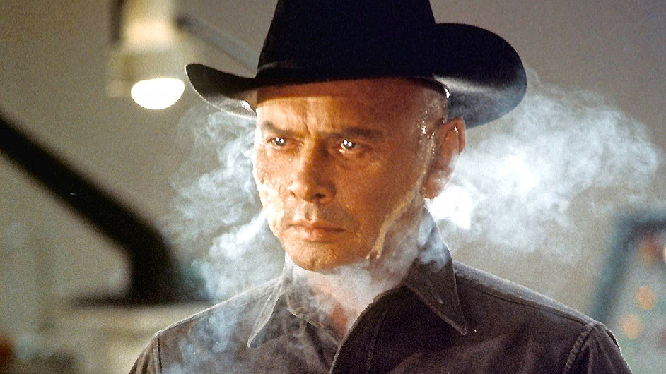 V pvodnm filmu Westworld inkoval Yul Brynner ze Sedmi statench.