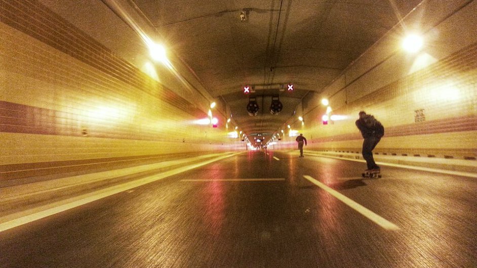 Tunel Blanka jako skateboardová dálnice