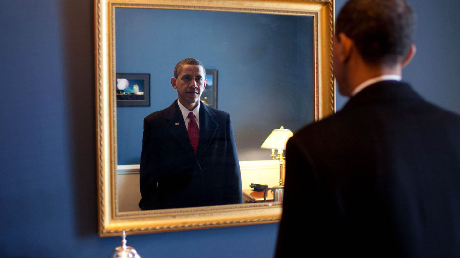 20. ledna 2009 se prezident Barack Obama v Kapitolu podval do zrcadla, ne sloil prezidentskou psahu.