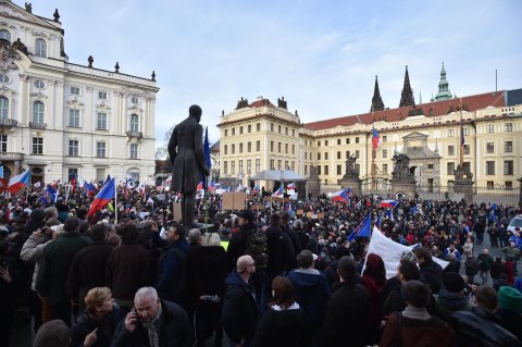 Hlavní demonstrace proti islámu proběhla na Hradčanském náměstí.