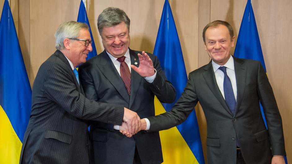 Jean-Claude Juncker, Petro Poroenko a Donald Tusk.