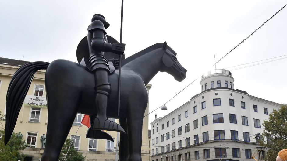 Slavnostní odhalení jezdecké sochy na poèest markrabìte Jošta Lucemburského 28. øíjna v Brnì.