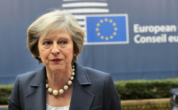 Britská premiérka Theresa Mayová má vyvést svou zemi z Evropské unie. Zatím dala najevo, e radji obtuje volný pístup na evropský trh, jen aby mohla kontrolovat pisthovalectví.