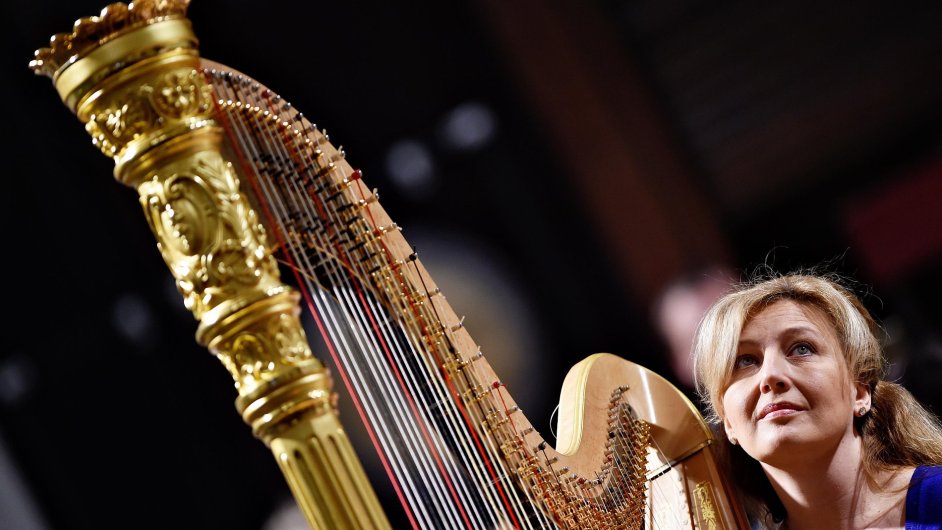 S Jihoèeskou filharmonií hrála harfistka Jana Boušková (na snímku) po nìkolika letech.