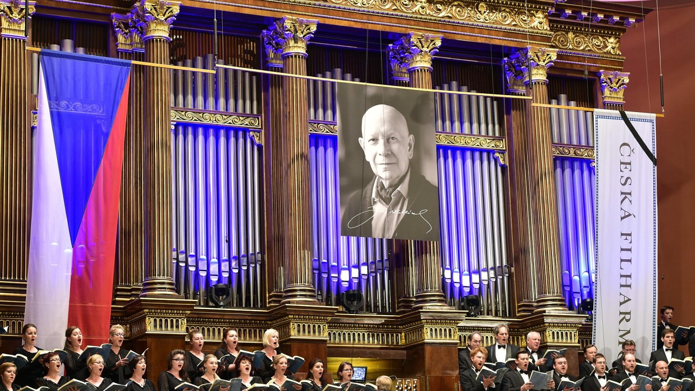 Snímek z nedìlního rozlouèení Èeské filharmonie s Jiøím Bìlohlávkem.