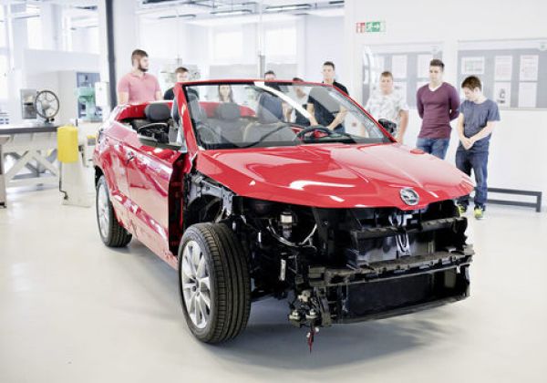 V Mlad&eacute; Boleslavi stav&iacute; &Scaron;kodu Karoq kabriolet. V�z je d&iacute;lem student� a bude pln� poj&iacute;zdn&yacute;