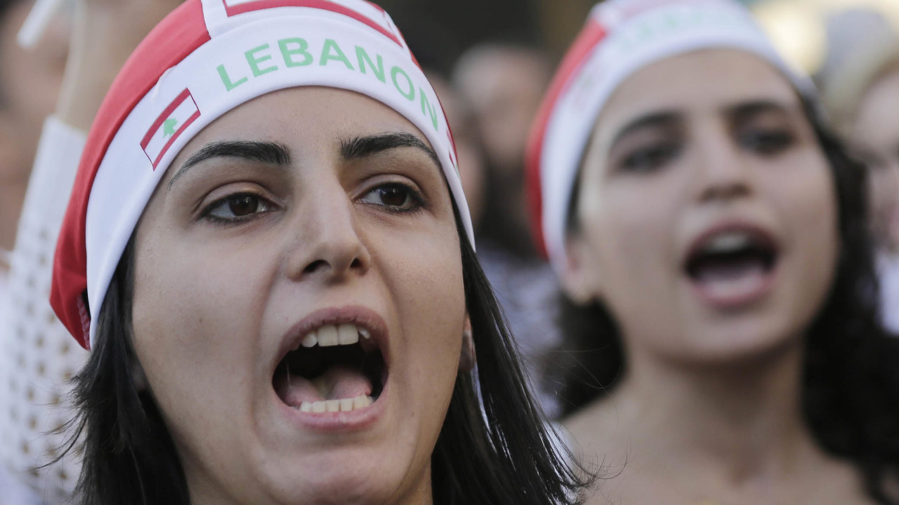 Libanonci poaduj demisi vldy, ji vin zmasivn korupce avlekl ekonomick krize.