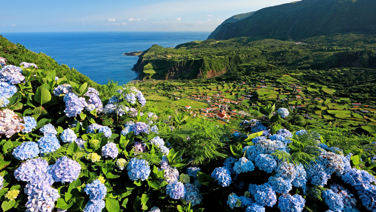 Flores je nejzpadnjm ostrovem Azor. Nkdy se mu pezdv 
