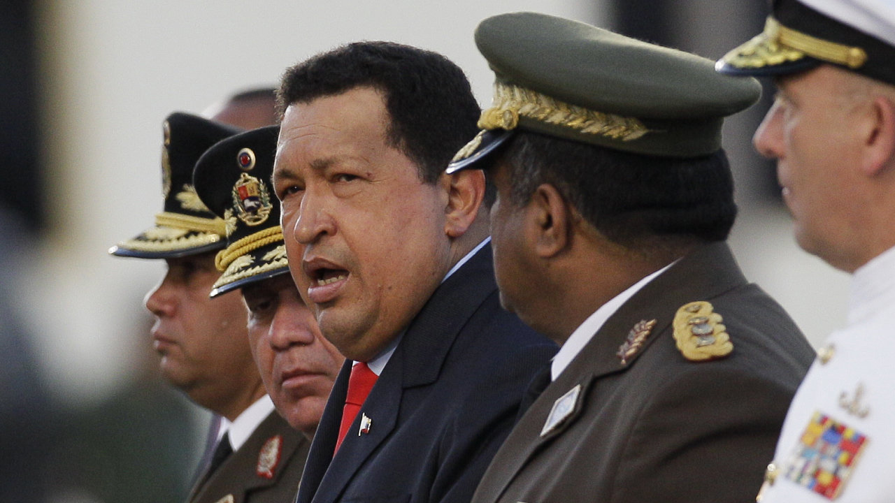 Hugo Chvez na vojensk pehldce