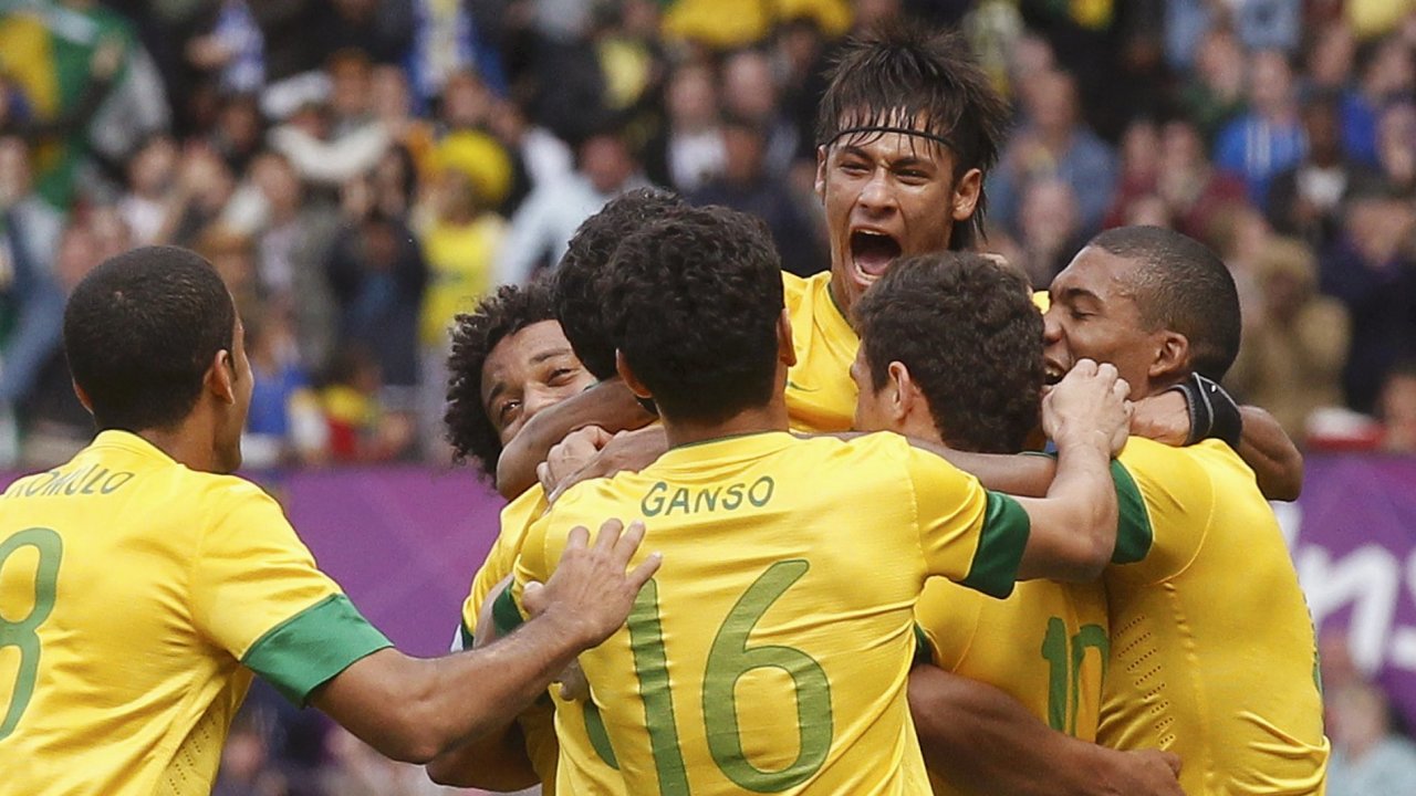 Neymar se spoluhri slav branku Brazlie