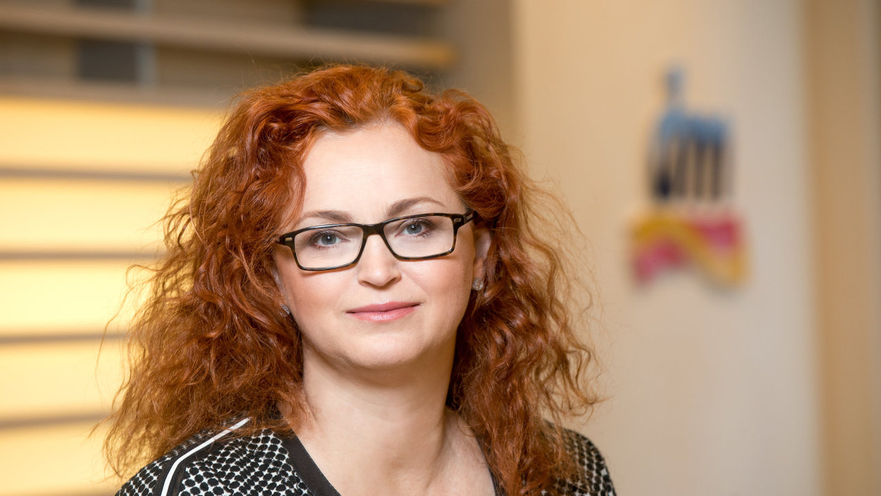 Martina Hork� je jednatelkou spole�nosti dm drogerie markt od roku 2017. O �esk�ch z�kazn�c�ch tvrd�, �e up�ednost�uj� stabiln� ceny zbo�� p�ed n�razov�mi slevov�mi akcemi.