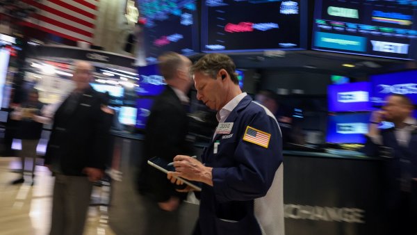 Proč akciové trhy reagovaly na Írán nevýrazně a rychle se vracejí