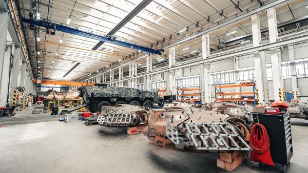 Výroba obrněných vozidel v továrně Tatra Defence v Kopřivnici na archivním...