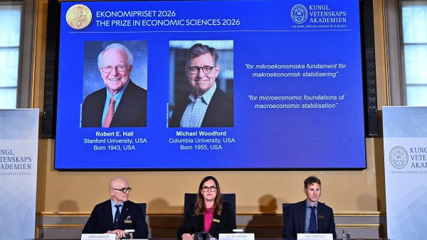 Robert E. Hall a Michael Woodford, vyvinuli nové makroekonomické modely,...