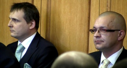 Vít Bárta (vlevo) a Jaroslav Škárka u soudu.