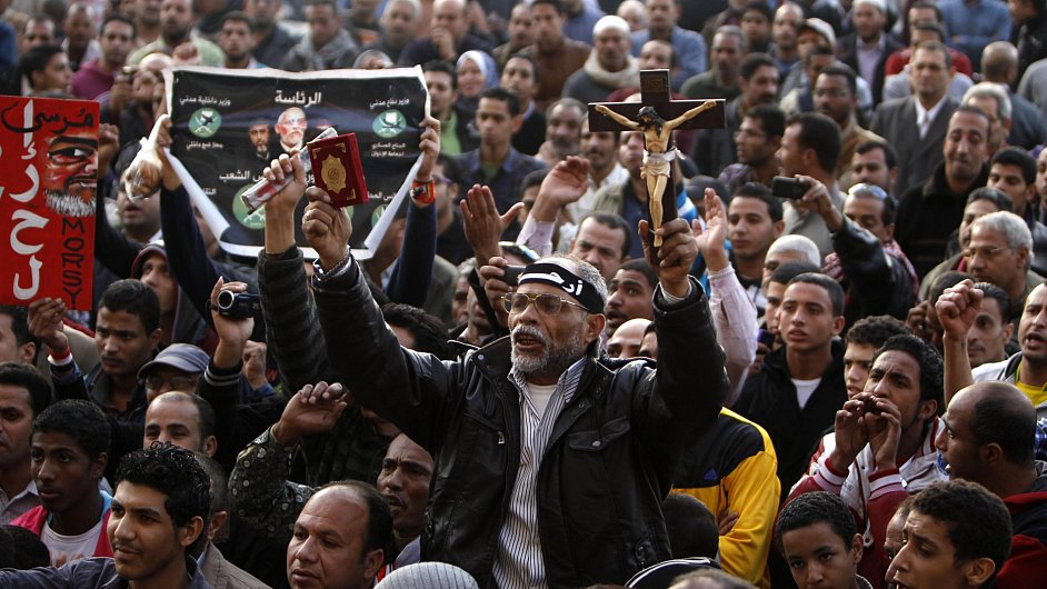 Demonstrace na nmst Tahrr proti egyptskmu prezidentov Mursmu