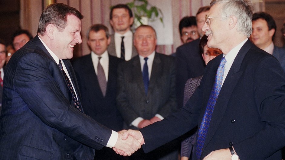 Vladimr Meiar a Vclav Klaus vyjednvali v roce 1992 o rozdlen eskoslovenska.