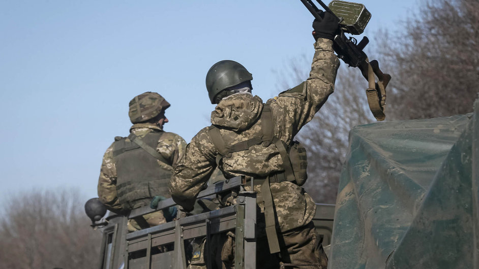Ukrajinsk parlament vypovdl vojensk dohody s Ruskem - Ilustran foto.