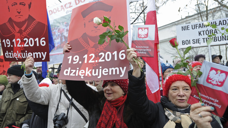 Polsko, stavn soud, demonstrace.