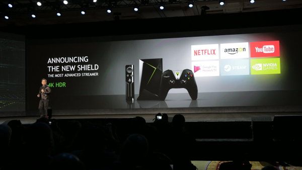 &Scaron;&eacute;f Nvidie Jen-Hsun Chuang p�edstavuje nov&eacute; za�&iacute;zen&iacute; Shield TV.