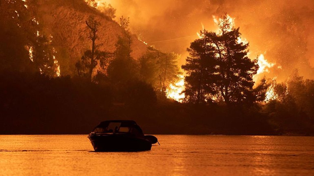 Řecko zažívá děsivou část léta, požáry překročily meze představivosti, říká Smetanová