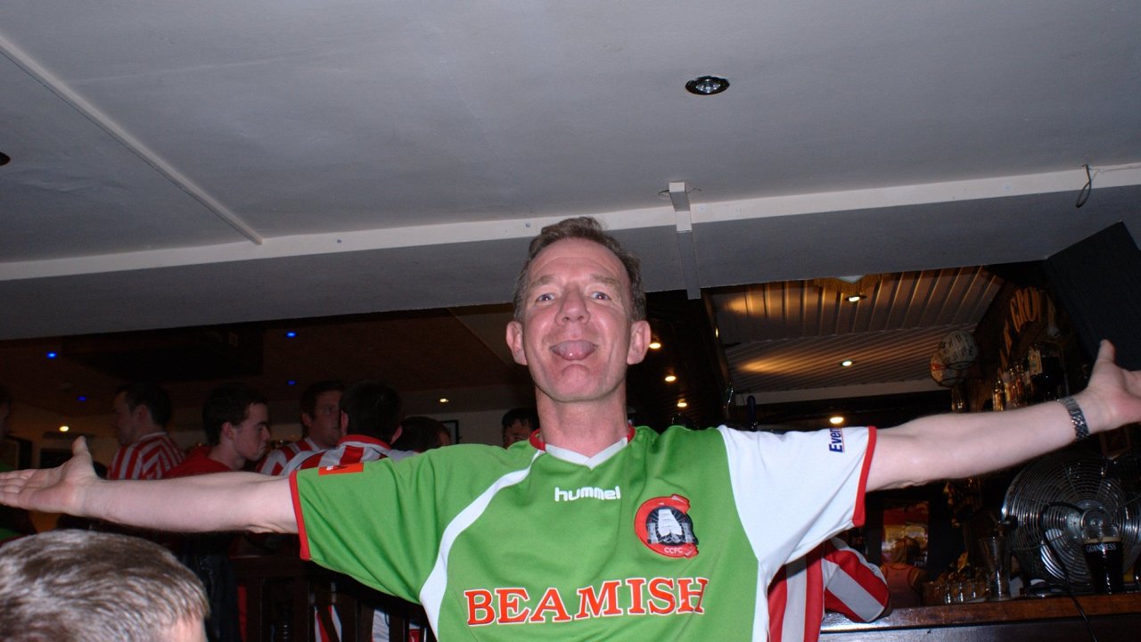Irsk fotbalov asociace fanoukm nkdy platv tratu v baru.