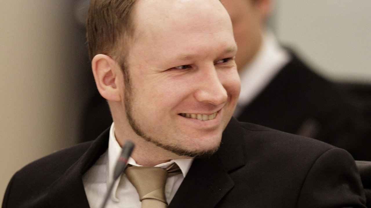Breivik se usmv bhem soudnho procesu