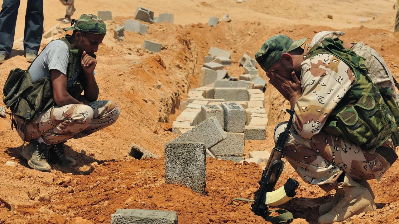 Libyjci truchl u pohbench tl zabitch povstalc