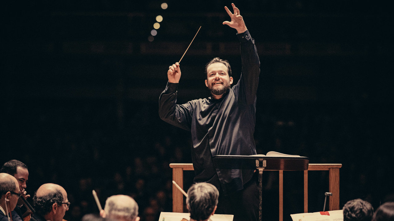 Dirigent Andris Nelsons je od sezony 2013/2014 fdirigentem Boston Symphony Orchestra.