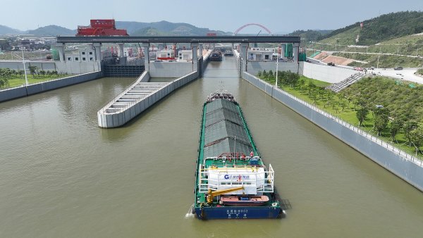 Zah�jen� zku�ebn�ch plaveb na kan�lu Pinglu, Nzhou, ��na
