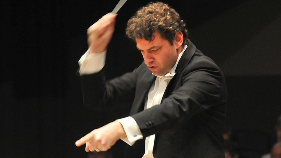 Dirigent Kaspar Zehnder zahj festival vcarsk jaro v ter v Rudolfinu.